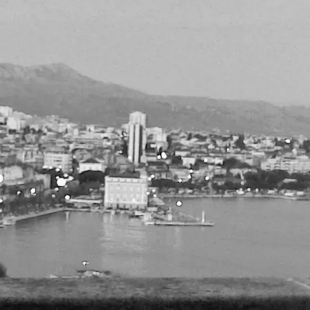 The L Place By Right Place Daire *